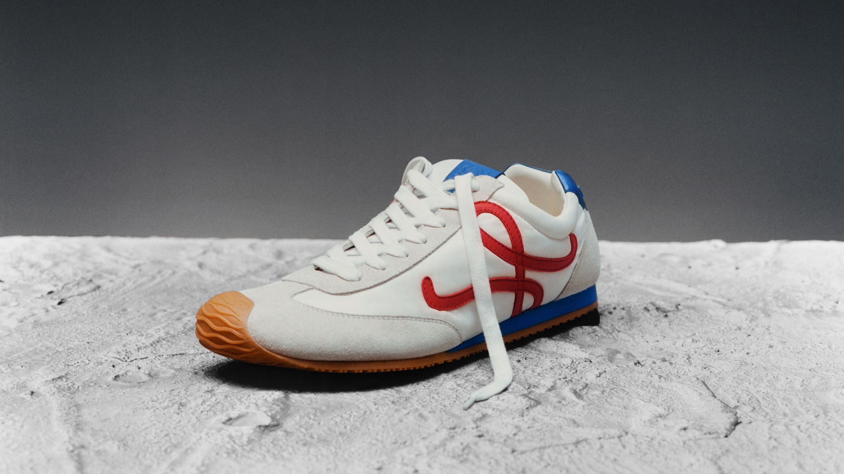 Most popular sneakers 218 women's online